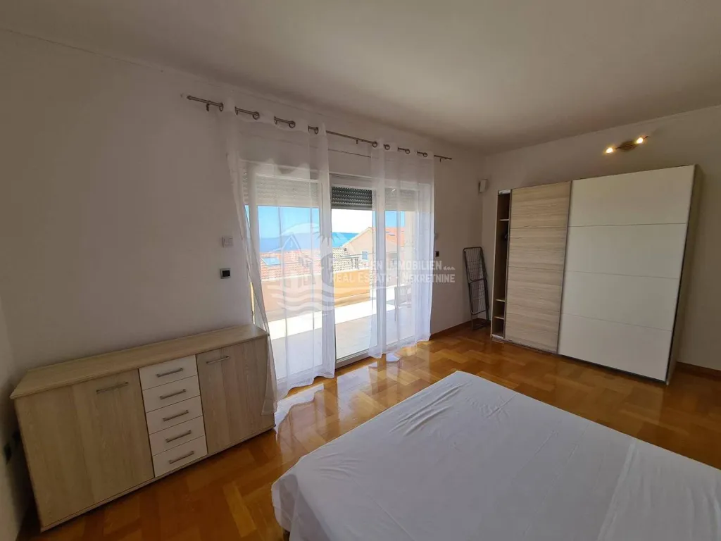 Magamistoad - Penthouse with Sea View near Trogir