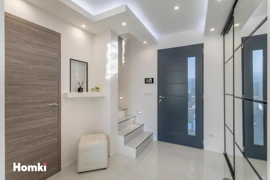 Entrée - Maison T6 avec Terrasse et Jardin à Marseille