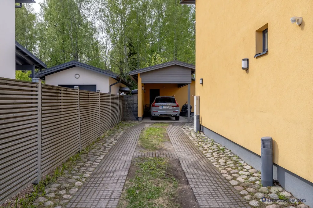 Välivaade - Stone House with Garden in Torpparinmäki, Helsinki