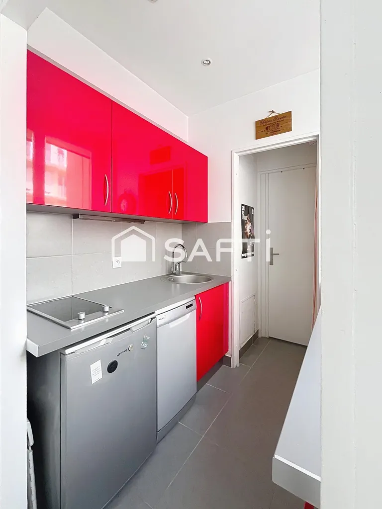 Kitchen - Studio with Balcony in Paris 7th Arrondissement