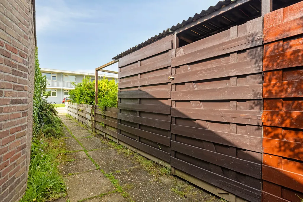 Aed - Renovatable Corner House with Garden in Goes