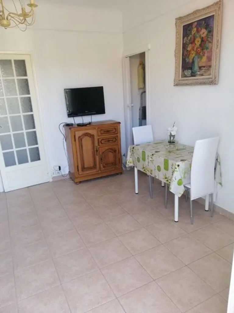 Salle à manger - T1 Meublé avec Balcon et Vue Mer à Cassis