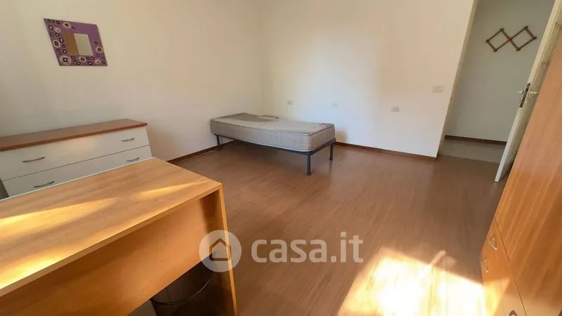 Chambres - Four-Bedroom Apartment with High Ceilings in Parma