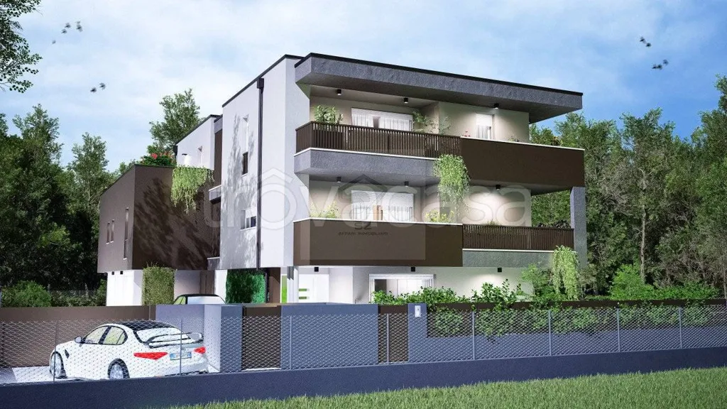 Modern Ground Floor Apartment with Garden in Padova