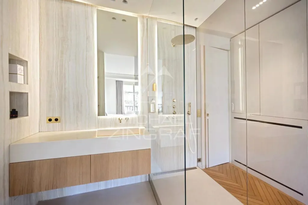 Vannitoad - Luxury Apartment with Eiffel Tower View in Paris