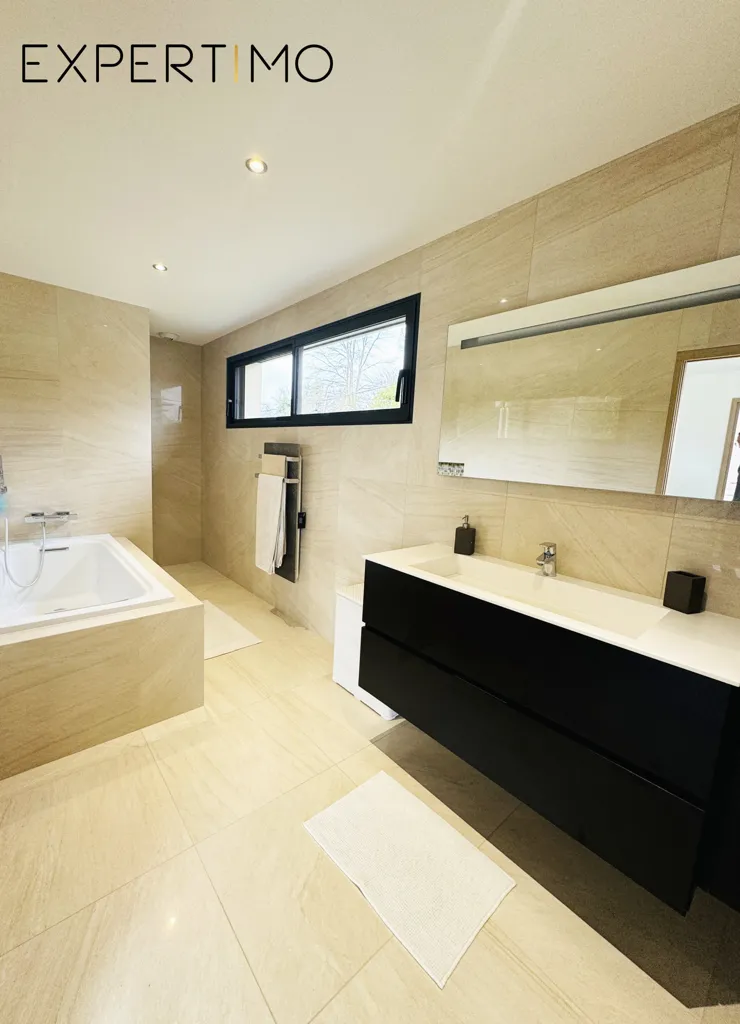 Bagni - Architectural Villa with Pool in Saint-Jean-de-Moirans