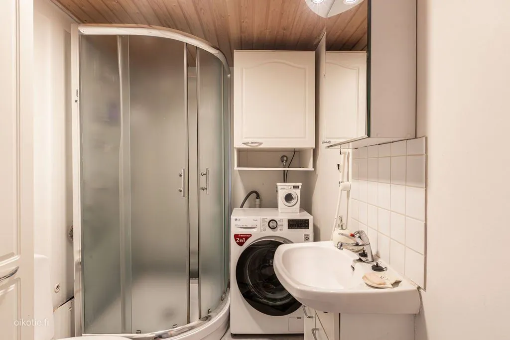Salles de bain - Apartment with Balcony in Suikkila, Turku