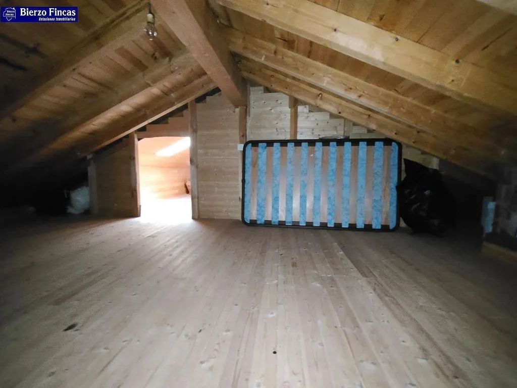 Pièces - Spacious Chalet with Garden in Fabero