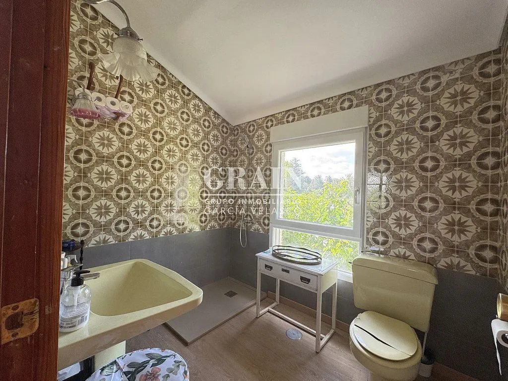 Bagni - Chalet with Pool in Hermanos Falcó
