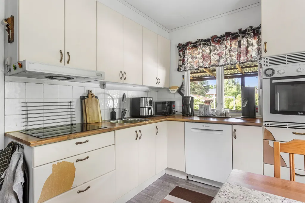 Kitchen - 1-Storey Villa with Garden in Alberga