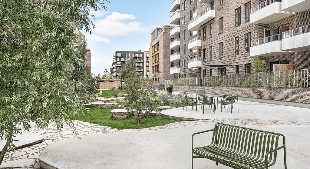 Aed - Spacious 2-Bedroom Flat with Large Balcony