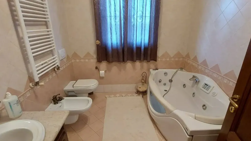 Salles de bain - Villa with Garden and Pool in San Benigno Canavese