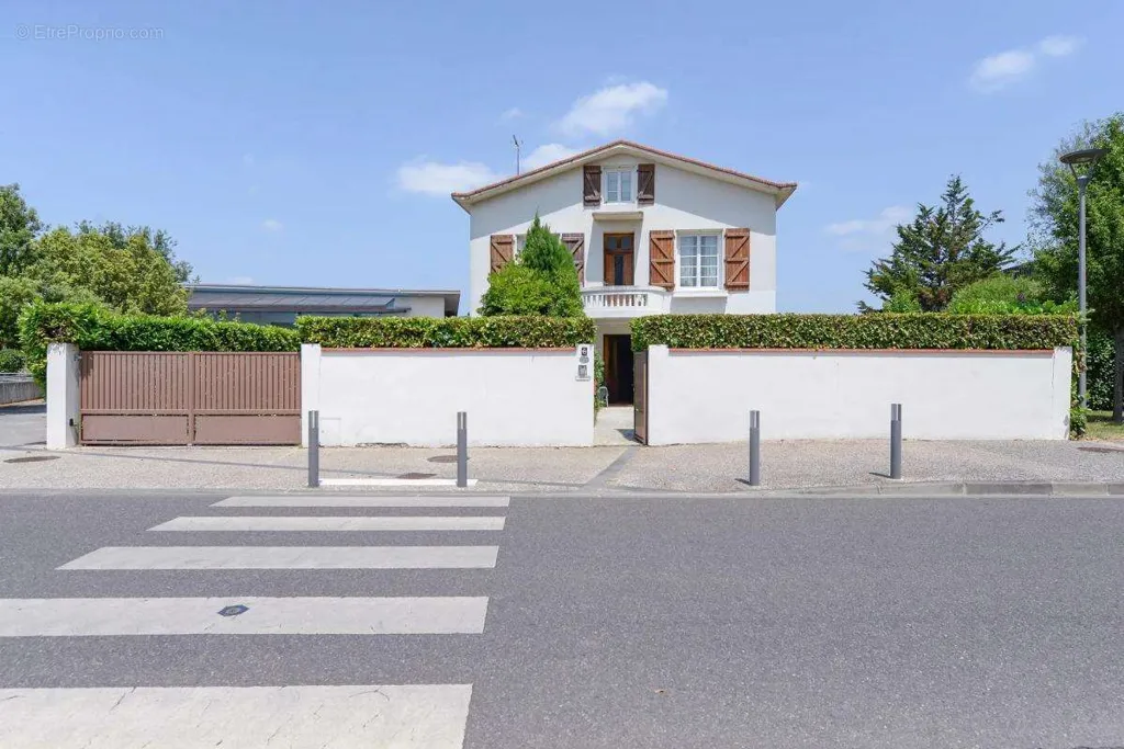 Extérieur - Maison avec piscine et jardin à Fenouillet