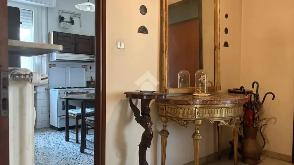 Esik - 4-Room Apartment with Balcony in Ferrara