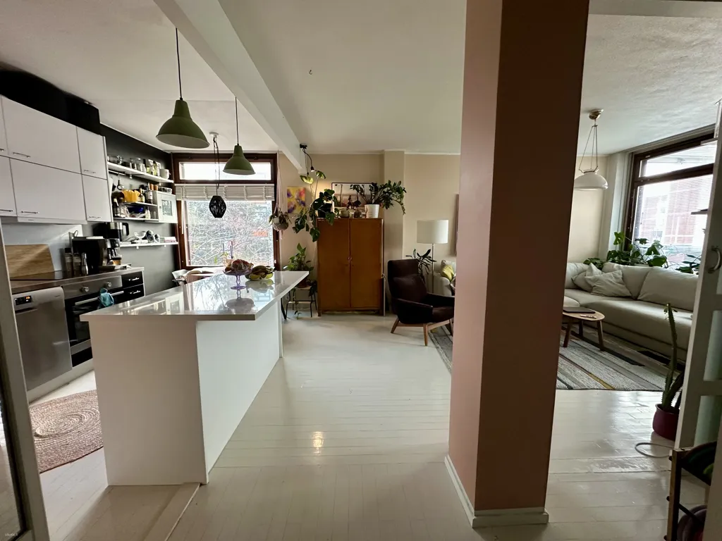 Köök - Bright Apartment with Balcony in Espoo