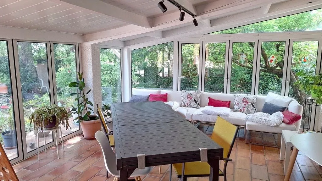 Terrasse - Maison de Luxe avec Piscine à Cabrières