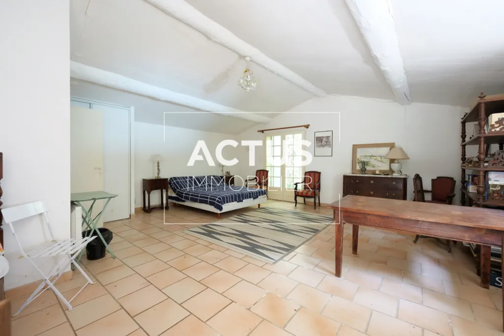 Bedrooms - Charming House with Pool in Lamanon