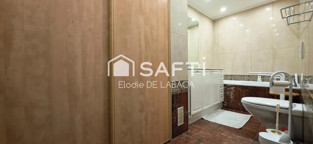 Vannitoad - 5-Piece Apartment with Sea View in Cannes
