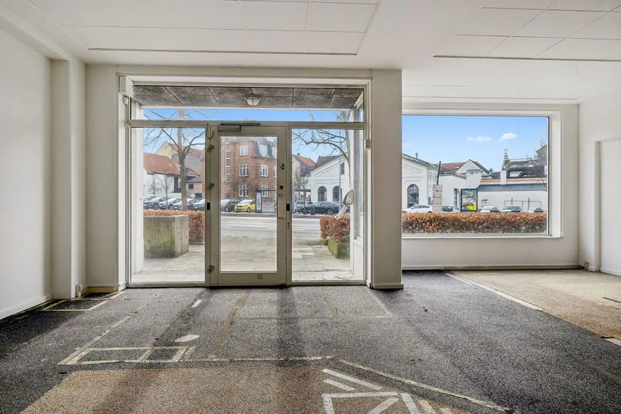 Toad - Commercial Space with High Visibility in Horsens