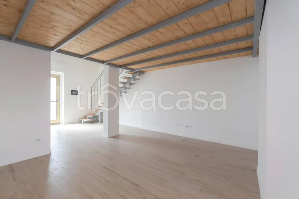 Pièces - Modern Loft with Dual Access in Turin