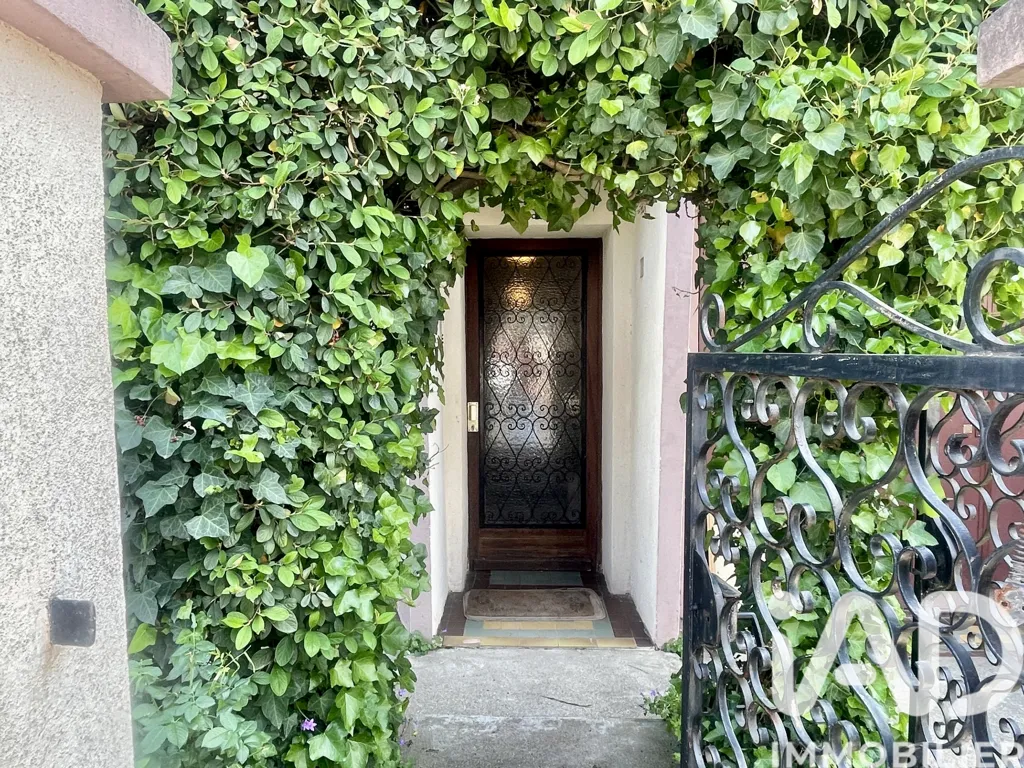 Aed - Spacious Apartment with Double Orientation in Clamart