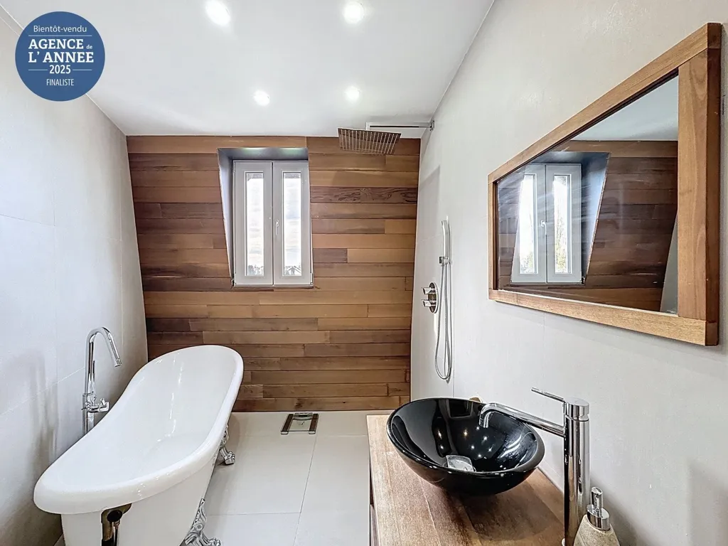 Vannitoad - Renovated Triplex with Terraces in Joli-Bois, Waterloo