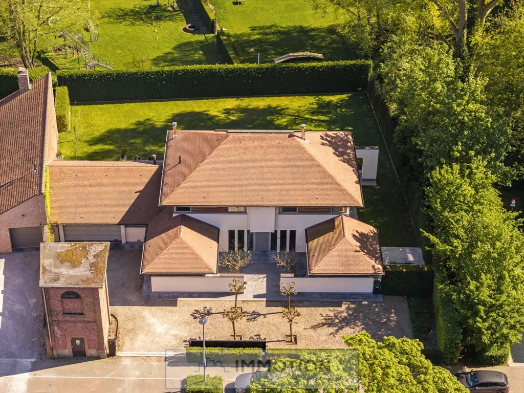 Vista aerea - Stylish Villa with South-Facing Garden in Luxurious Setting