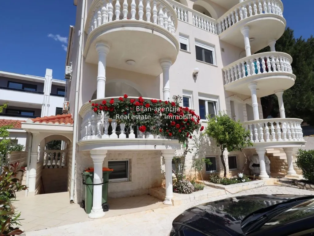 Välivaade - Two-Floor Apartments with Garden in Vodice