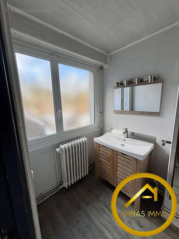 Salles de bain - Immeuble de Rapport avec Local Commercial à Arras