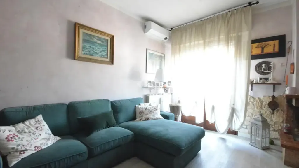 Séjour - Four-Bedroom Apartment with Balcony in Roncadelle