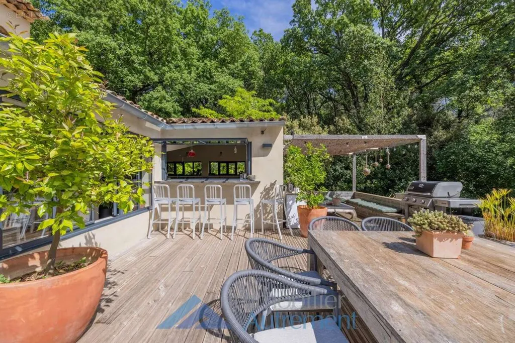 Terrass - Charming Property with Pool in Puyricard