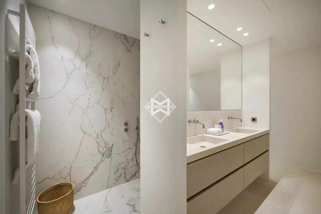 Salles de bain - Villa Luxueuse avec Piscine à Saint-Tropez