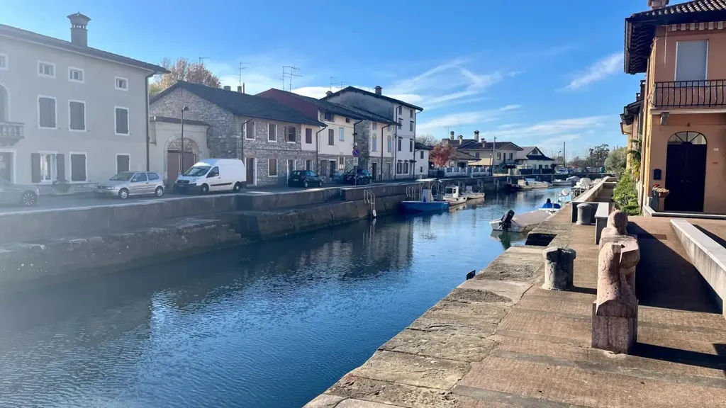 Terraced House with River View in Aquileia