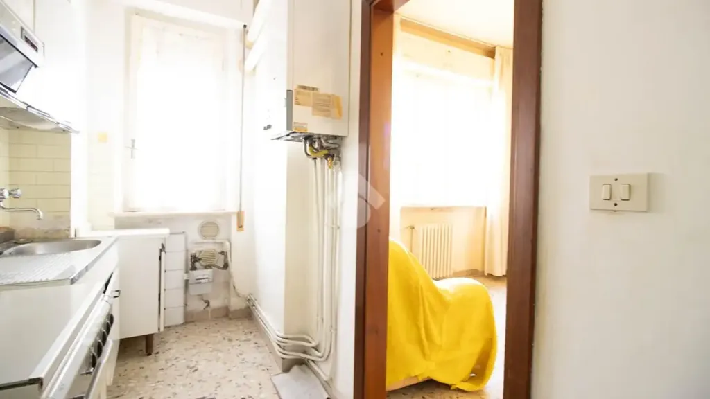 Cuisine - Three-Bedroom Apartment with Balcony in Fermo
