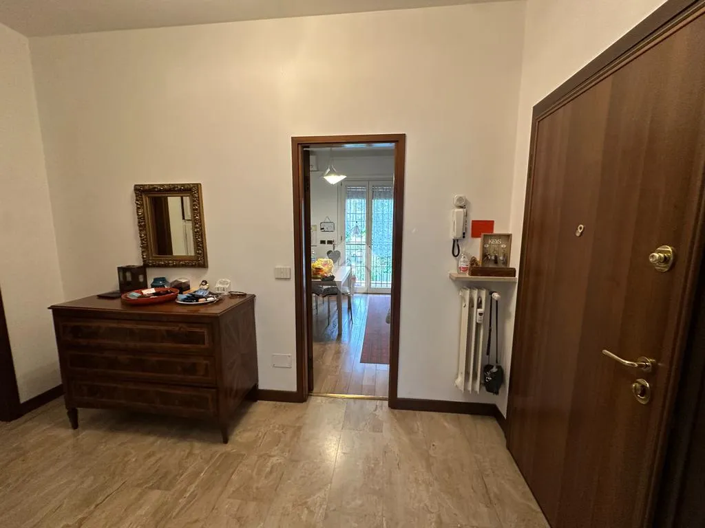 Entrée - Shared 4-Room Apartment near Brescia Metro