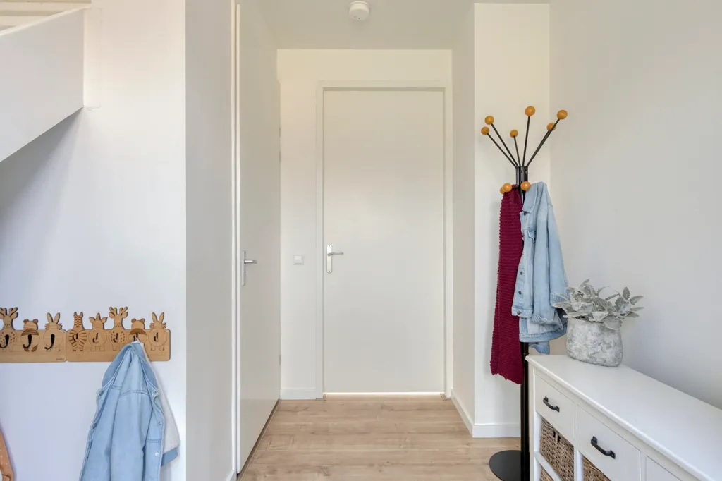 Esik - Spacious Villa with Solar Panels in Woubrugge
