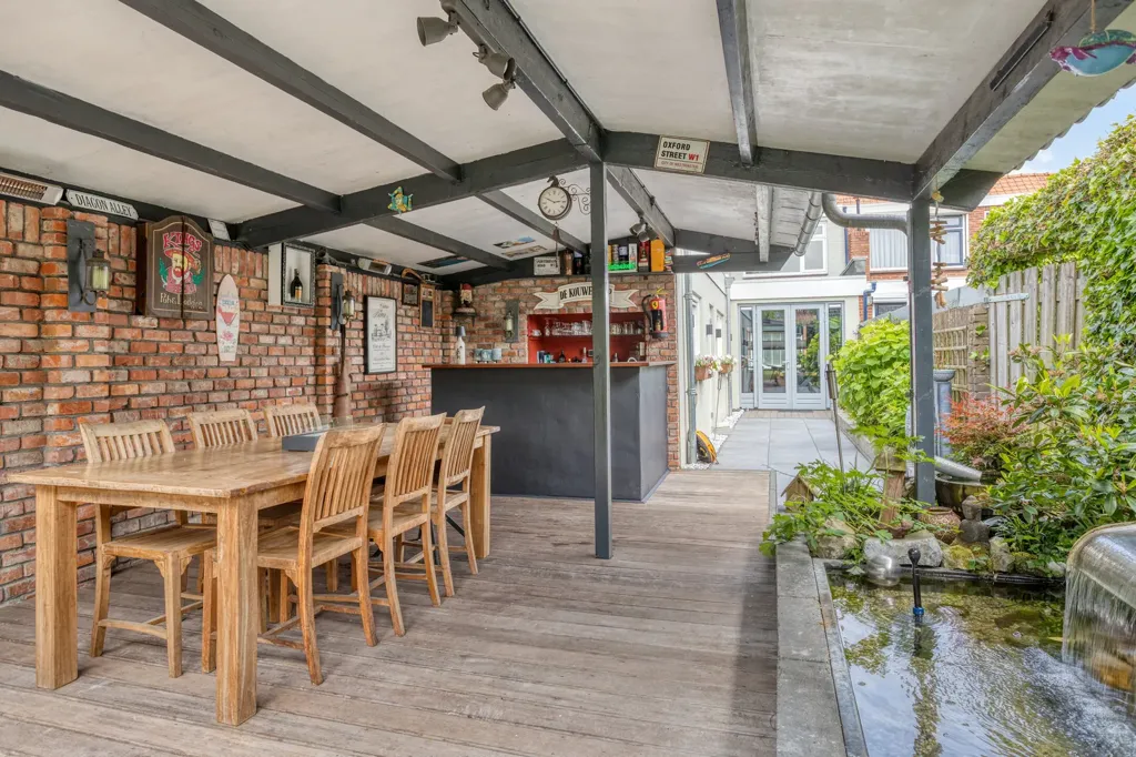 Terrass - Spacious Semi-detached House with Deep Garden in Halsteren
