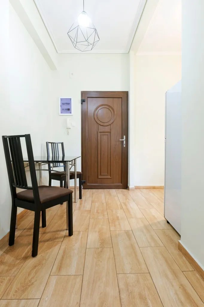 Salle à manger - Studio Apartment with Balcony near Metaxourgeio