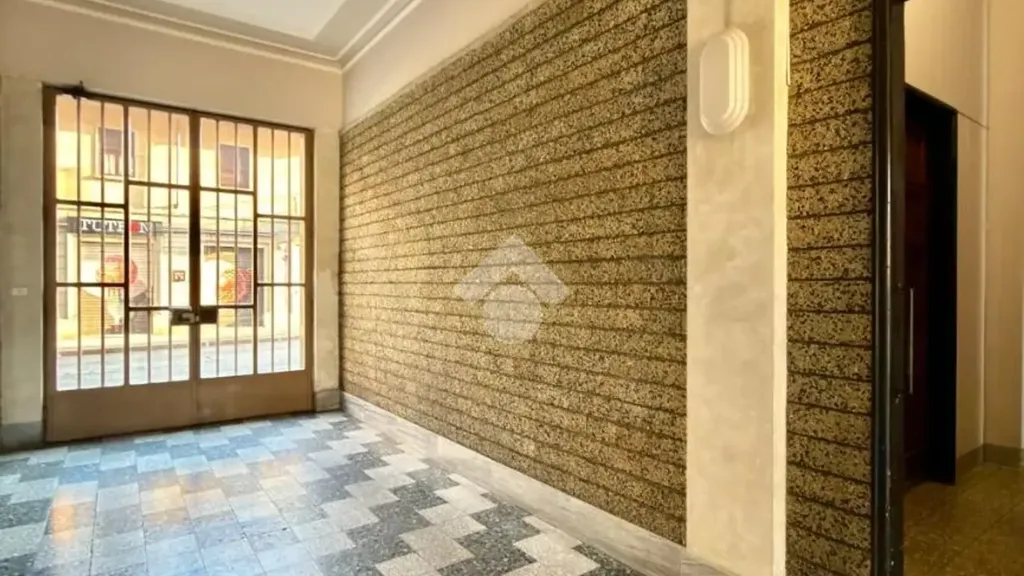 Entrée - Rustic 2-Bed Flat with Balcony in Torino