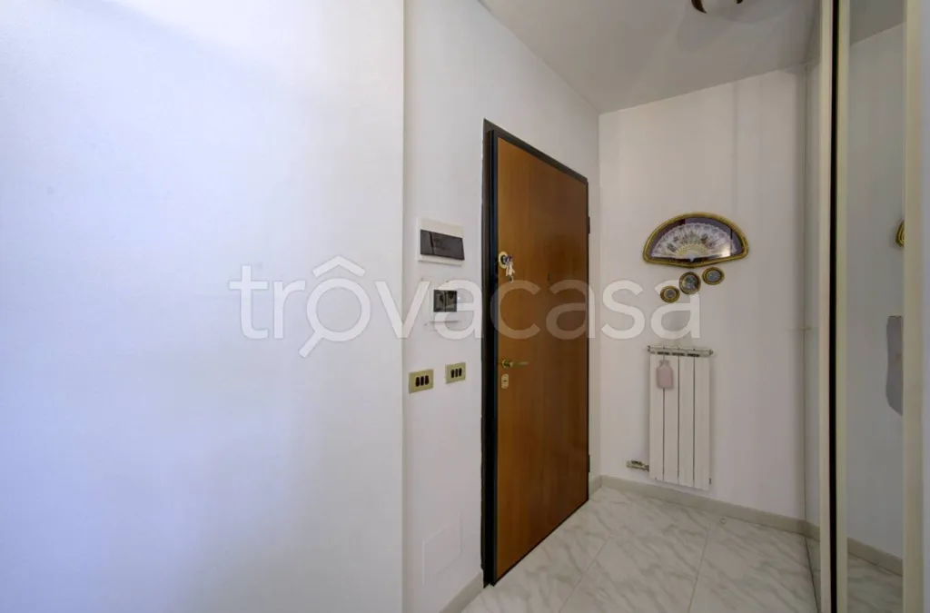 Esik - Apartment with Parking in Torino