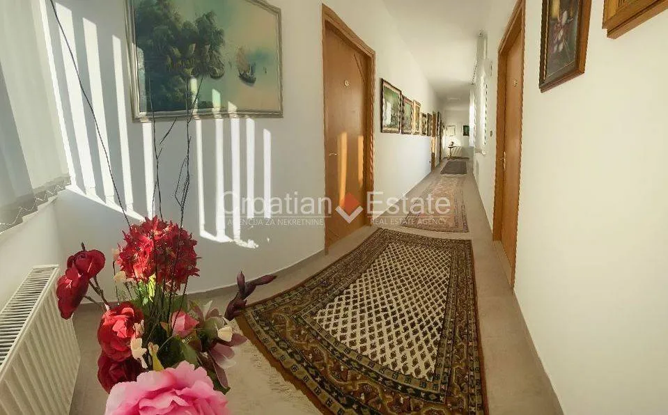 Esik - Sea View House with Garden in Postira, Brač