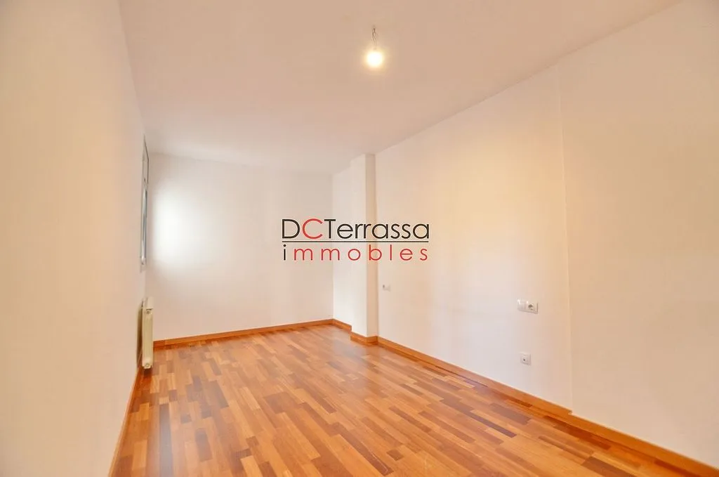 Rooms - Apartment with Balcony in Vallparadís, Terrassa