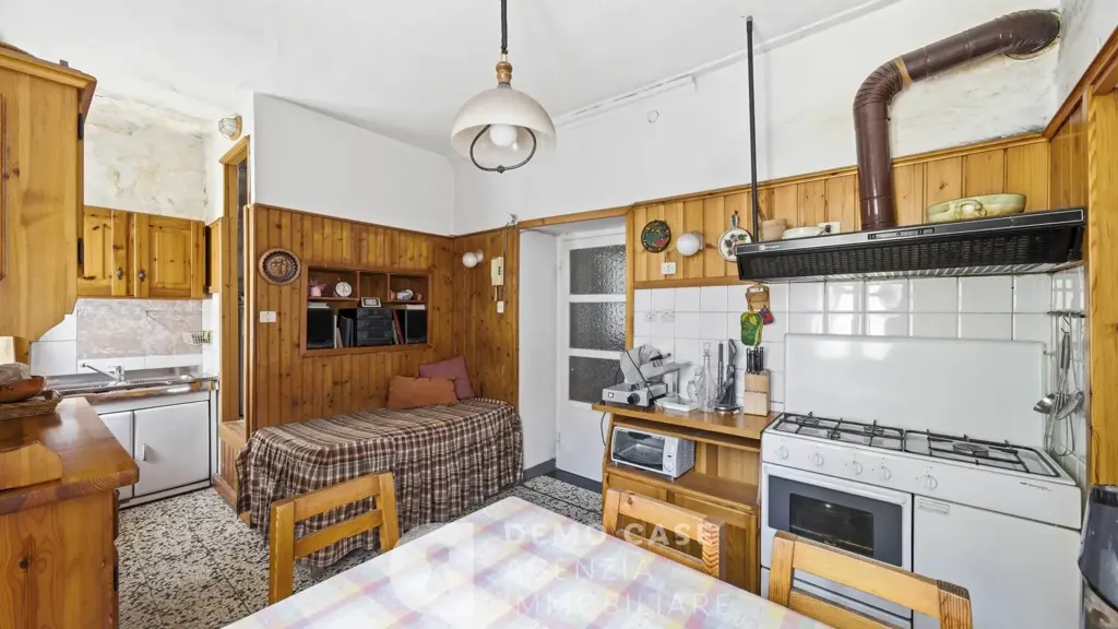 Cucina - Multi-Level Apartment in Chiavenna's Historic Centre