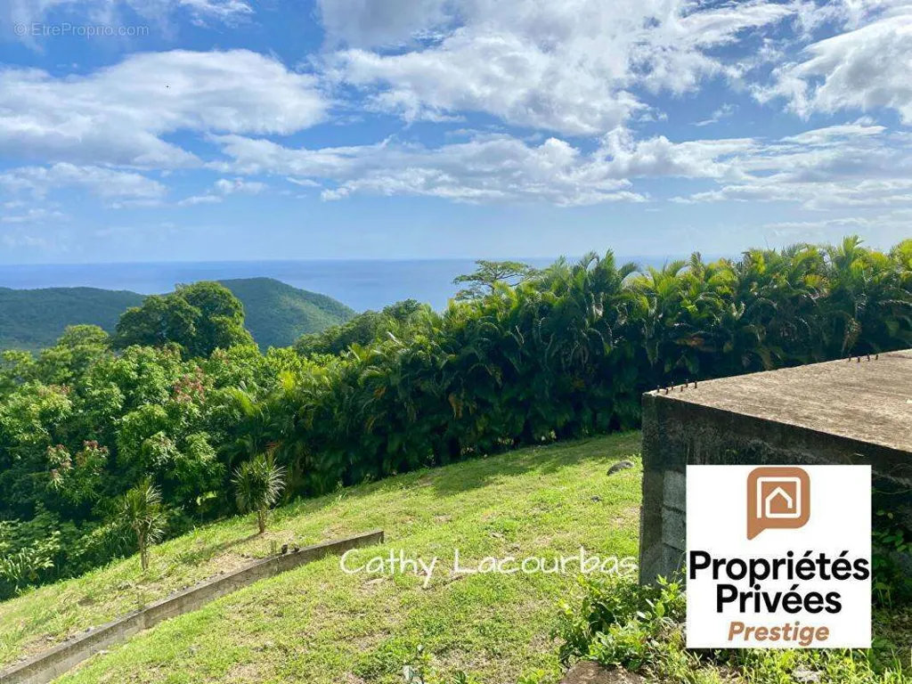 Aed - Panoramic Sea & Mountain View Plot in Pointe Noire