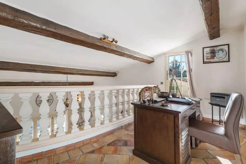 Office - Villa with Sea View in Grasse