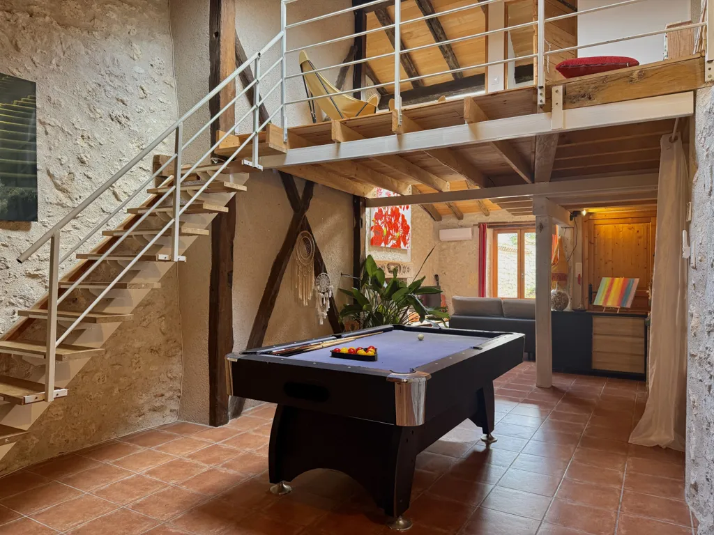 Pièces - Domaine Éco-Responsable avec Activité Locative à Bourg-de-Visa