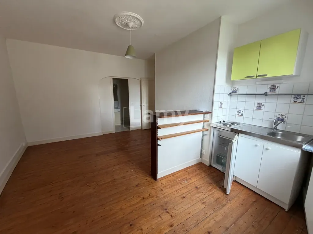 Cuisine - Appartement Charmant avec Parquet au Sud dans Quartier Historique