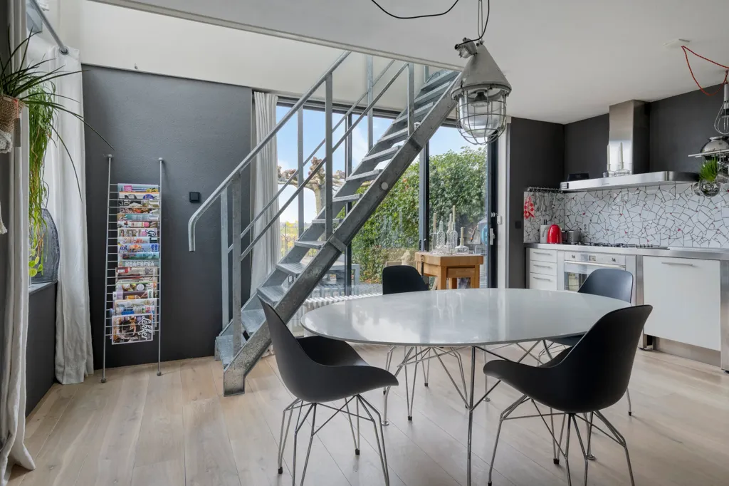 Salle à manger - Semi-Detached Villa with Waterfront View in Zaandam