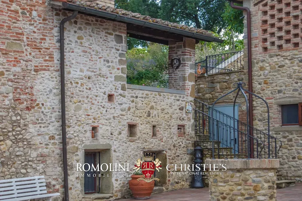 Aed - Estate with Vineyard in Anghiari, Tuscany