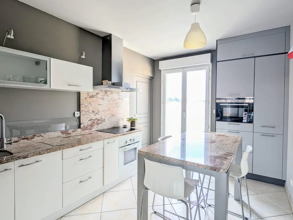 Cuisine - Duplex avec Terrasse 42m² à Saint-Étienne Bellevue